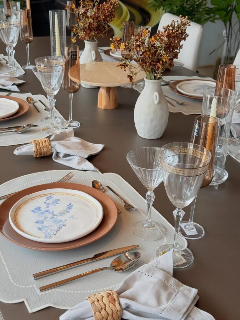 Itens de mesa posta, taças e sousplats para presente de dia das mães - Comprar em Lavras MG